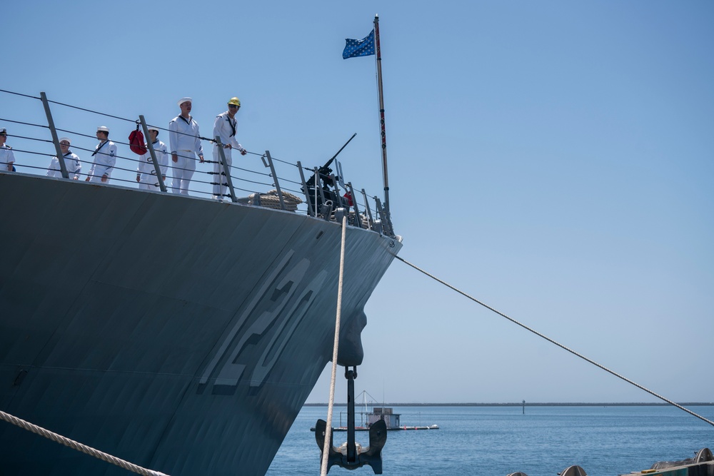 USS Carl M. Levin arrives in Los Angeles for LA Fleet Week