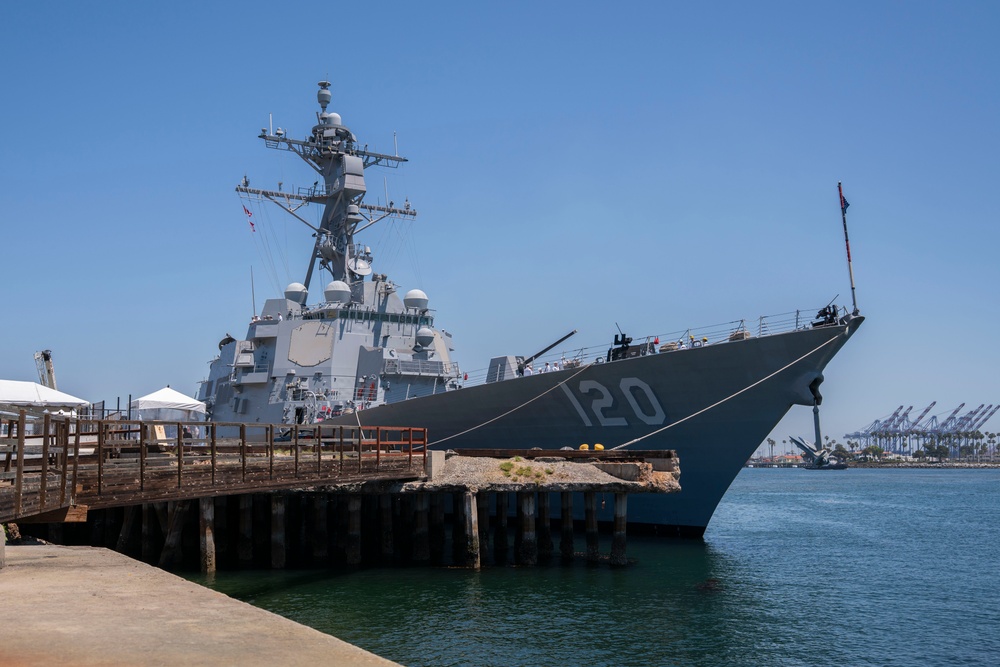 USS Carl M. Levin arrives in Los Angeles for LA Fleet Week