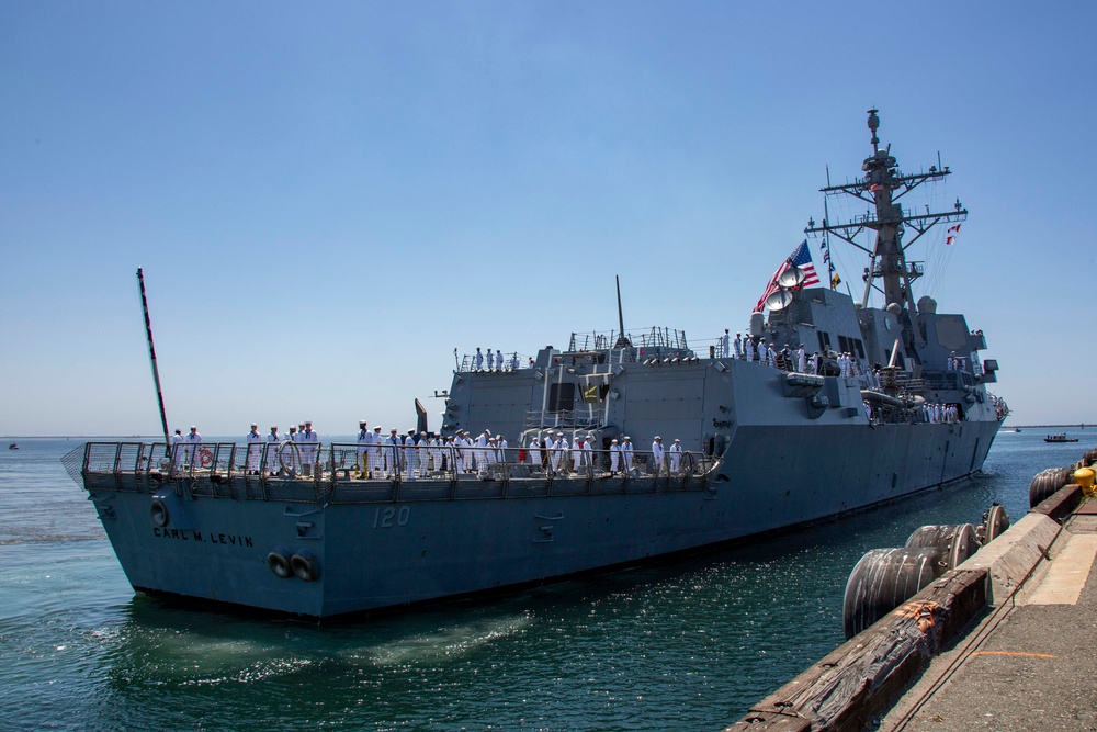 USS Carl M. Levin arrives in Los Angeles for LA Fleet Week