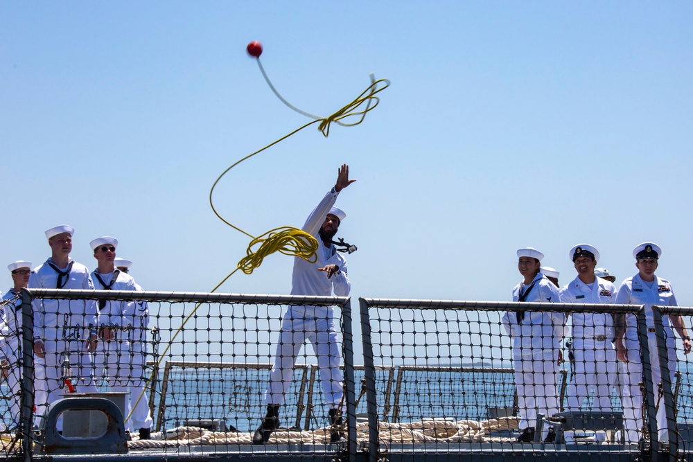 USS Carl M. Levin arrives in Los Angeles for LA Fleet Week