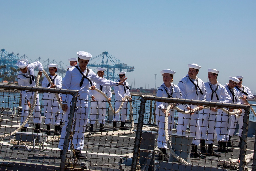 USS Carl M. Levin arrives in Los Angeles for LA Fleet Week