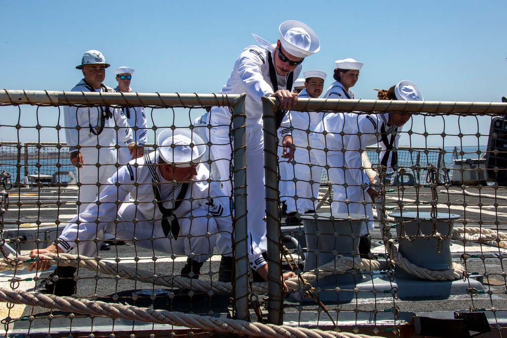 USS Carl M. Levin arrives in Los Angeles for LA Fleet Week