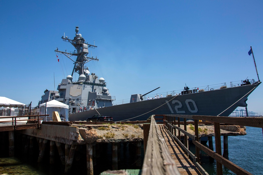 USS Carl M. Levin arrives in Los Angeles for LA Fleet Week