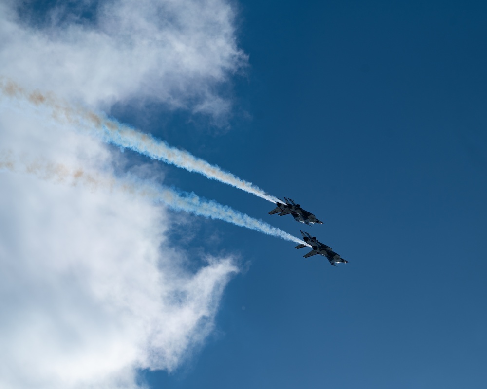 Thunderbirds Perform at Power in the Pines Air Show