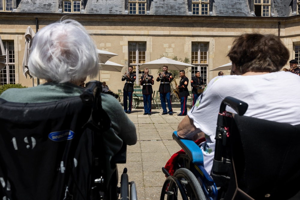 1st MARDIV Band Performs at Les Invalides, France