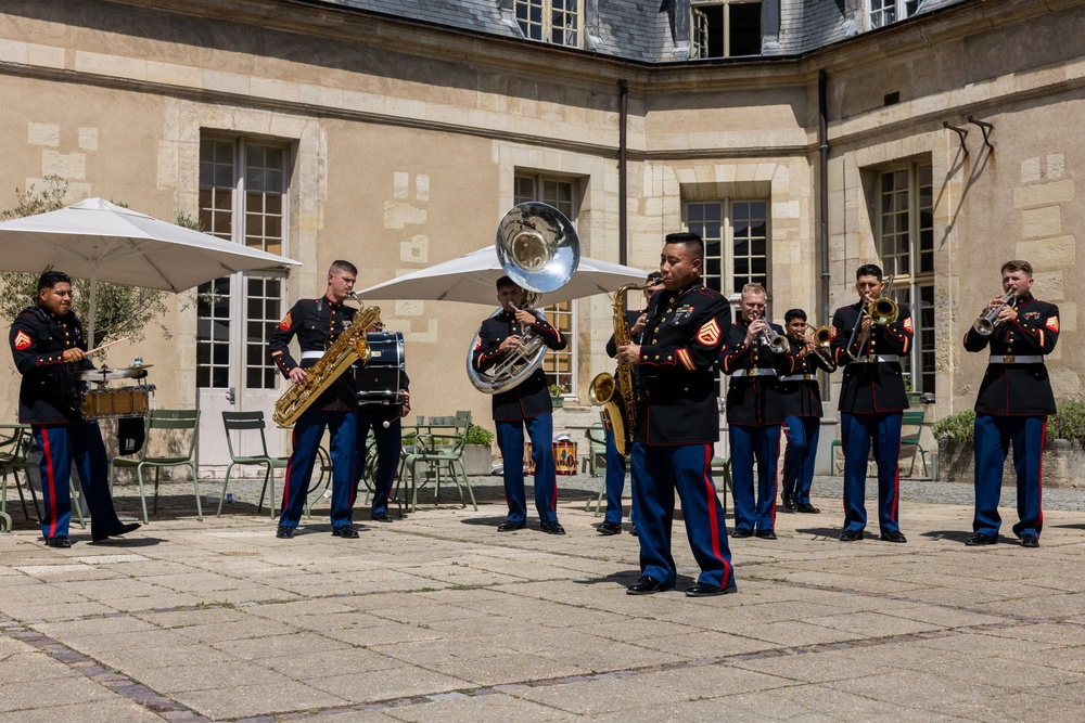 1st MARDIV Band Performs at Les Invalides, France