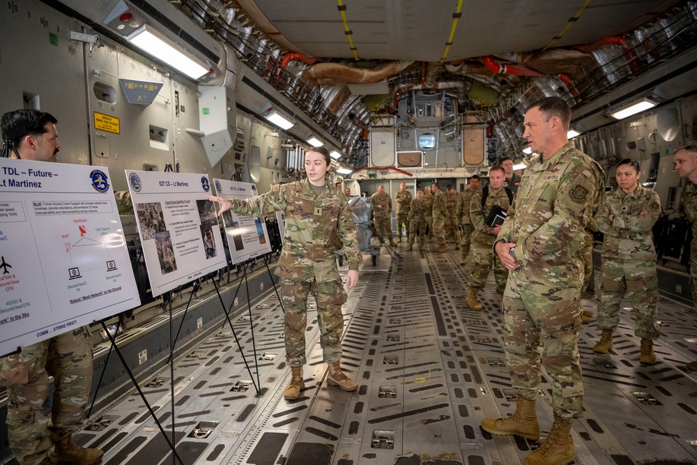 Gen. Lamontagne Visits the 62d AW