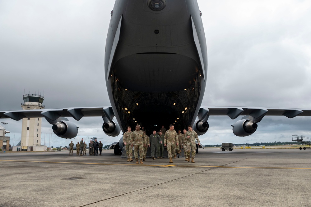 Gen. Lamontagne Visits the 62d AW