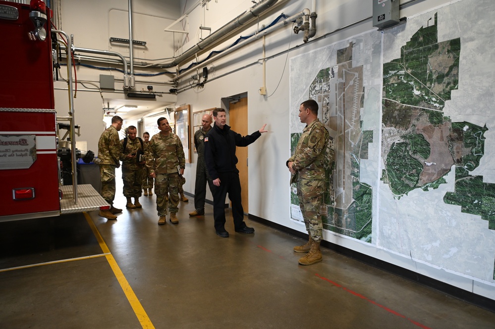 Gen. Lamontagne Visits the 62d AW