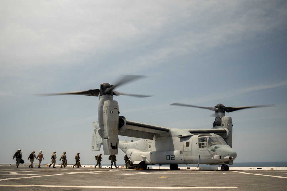 22nd MEU | BLT 3/6 Departs the USS San Antonio for Raid During ARGMEUEX
