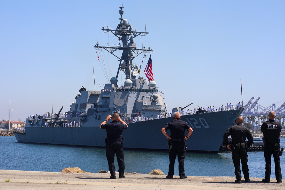 USS Carl M. Levin arrives in Los Angeles for LA Fleet Week