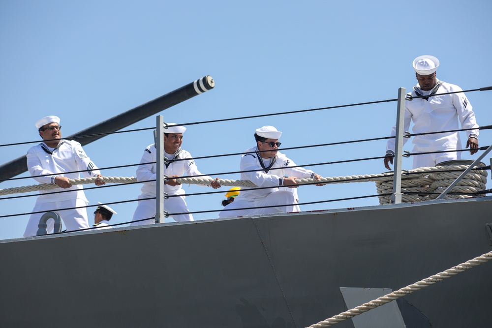 USS Carl M. Levin arrives in Los Angeles for LA Fleet Week