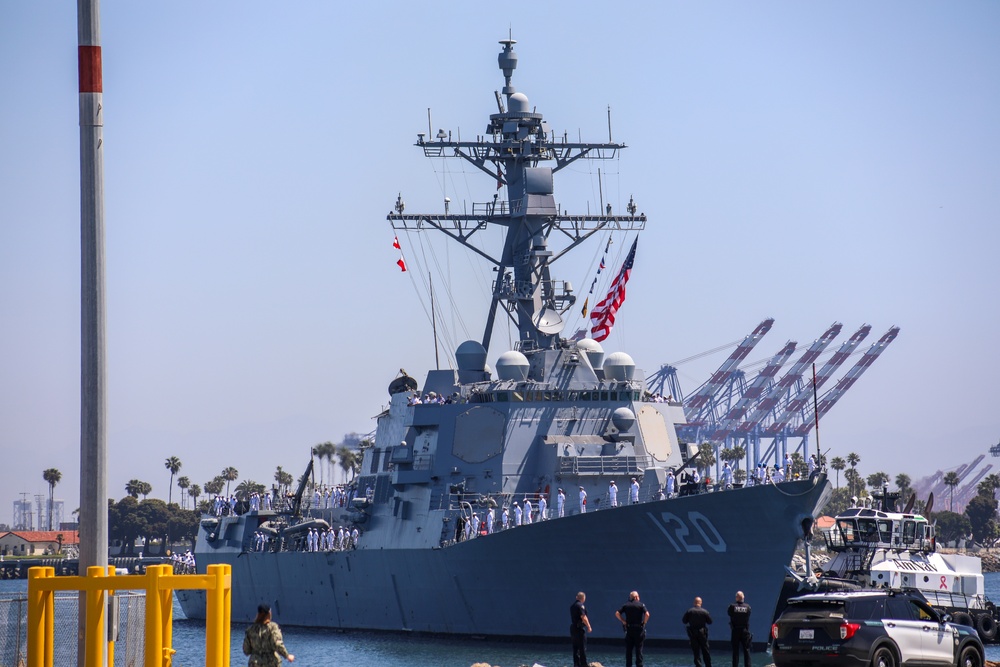 USS Carl M. Levin arrives in Los Angeles for LA Fleet Week