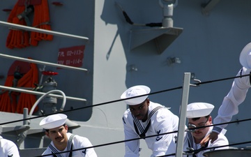 USS Carl M. Levin arrives in Los Angeles for LA Fleet Week