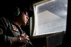 VFA-27 Sailors receive awards (Radio)