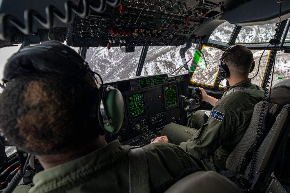 U.S. military conducts aerial refueling during Kodiak Mace 25