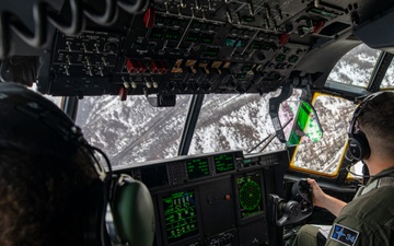 U.S. military conducts aerial refueling during Kodiak Mace 25