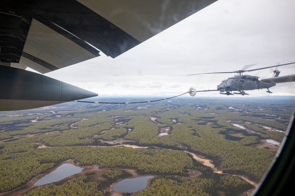 U.S. military conducts aerial refueling during Kodiak Mace 25