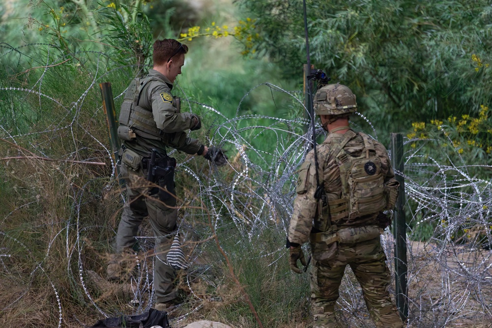 1-12 Infantry Regiment conducts patrol along the southern border