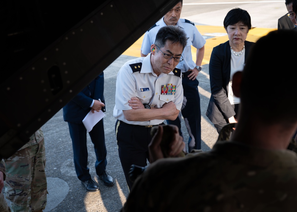 Japan Joint Staff tours CV-22 at Yokota
