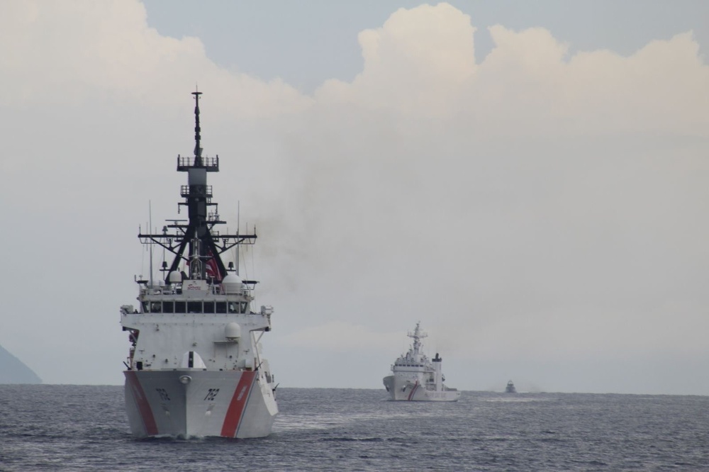 U.S. and Philippine Coast Guards Conduct Maritime Cooperative Activity