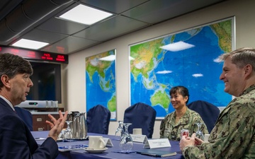 C7F Meets with U.S. Embassy New Zealand Aboard Blue Ridge