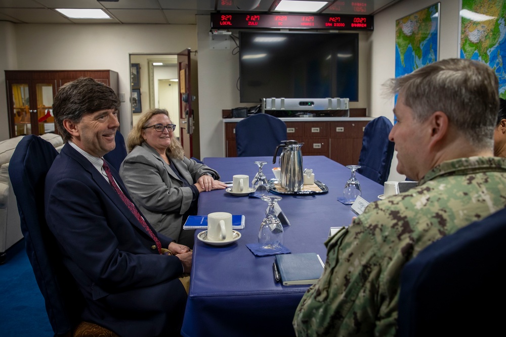 C7F Meets with U.S. Embassy New Zealand Aboard Blue Ridge