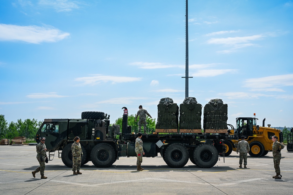 726th Air Mobility Squadron partners with 173rd Airborne Brigade to Execute Swift Response 25