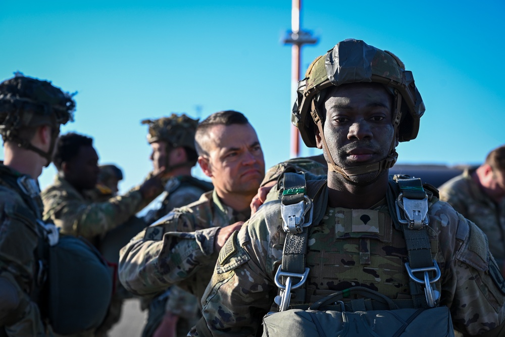 726th Air Mobility Squadron partners with 173rd Airborne Brigade to Execute Swift Response 25