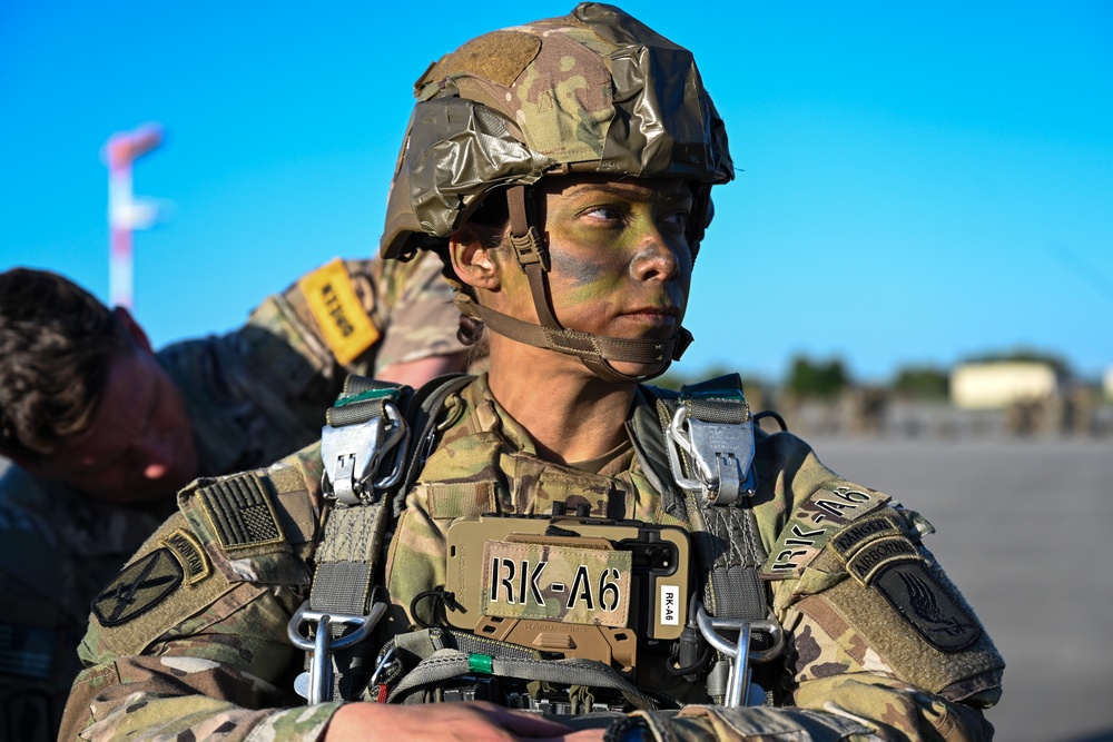 726th Air Mobility Squadron partners with 173rd Airborne Brigade to Execute Swift Response 25
