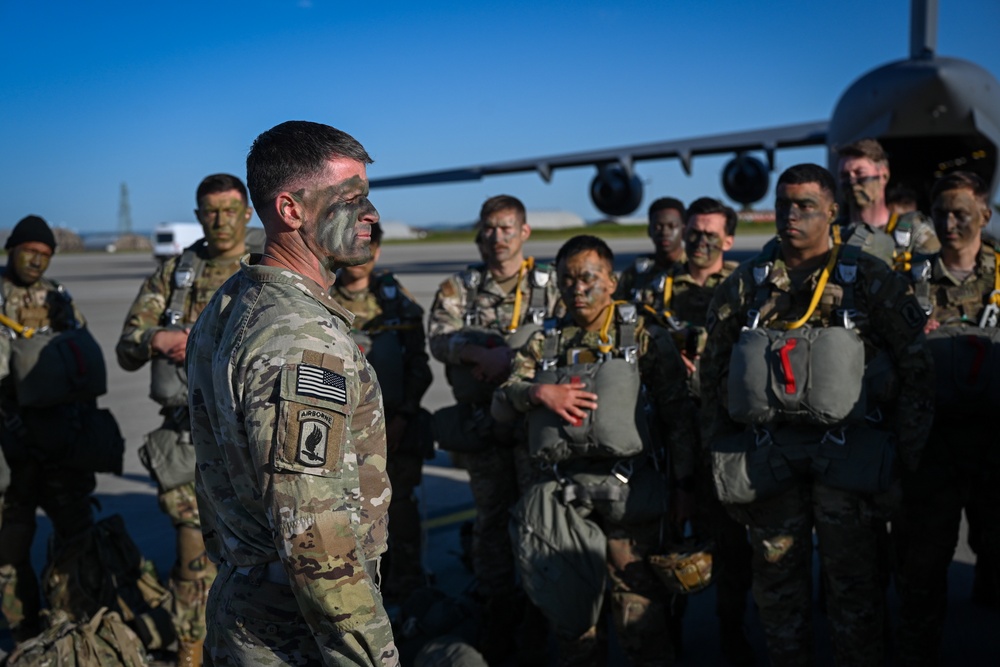 726th Air Mobility Squadron partners with 173rd Airborne Brigade to Execute Swift Response 25