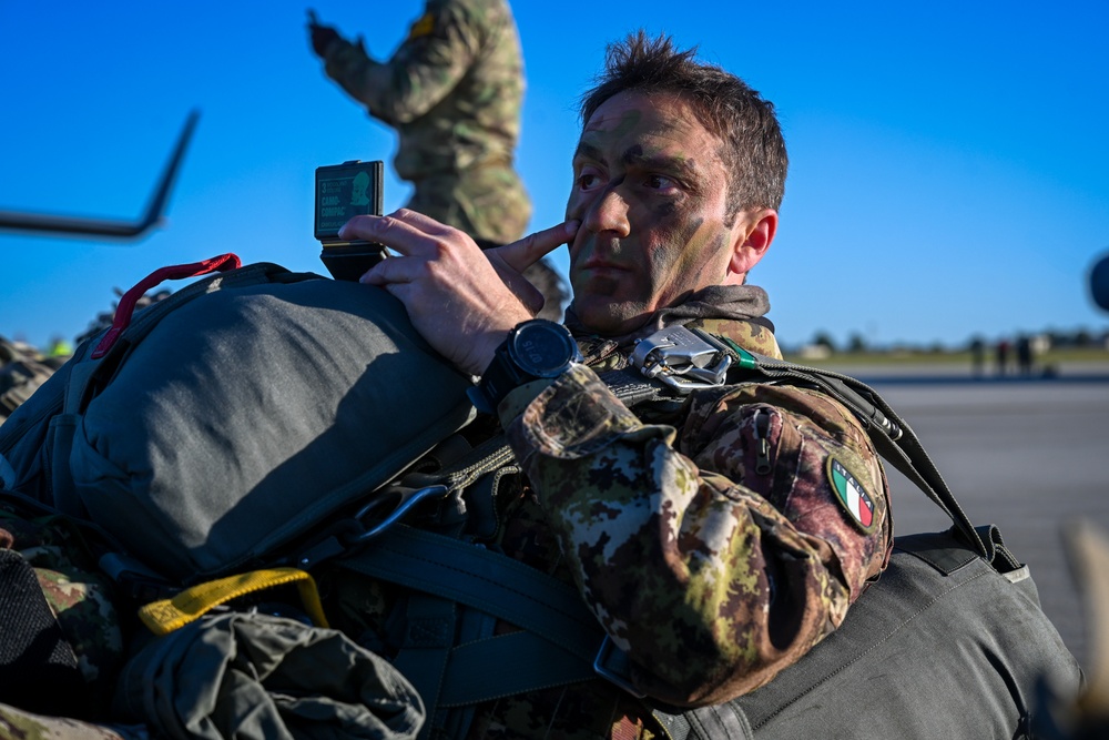 726th Air Mobility Squadron partners with 173rd Airborne Brigade to Execute Swift Response 25