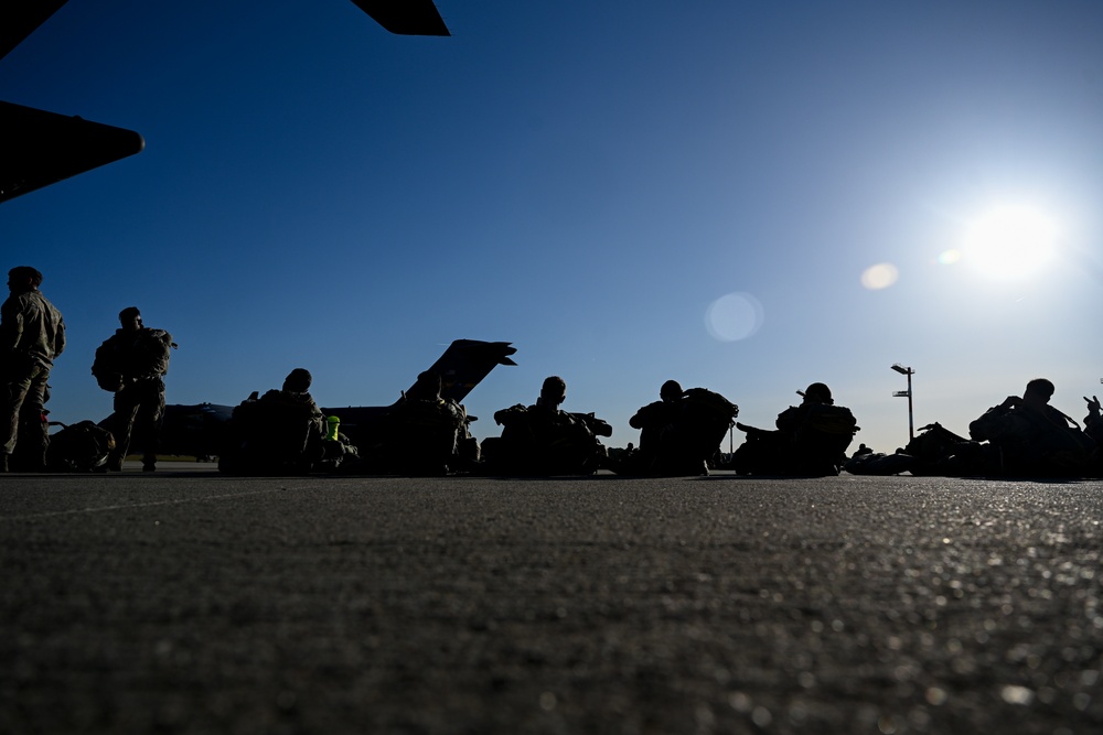 726th Air Mobility Squadron partners with 173rd Airborne Brigade to Execute Swift Response 25