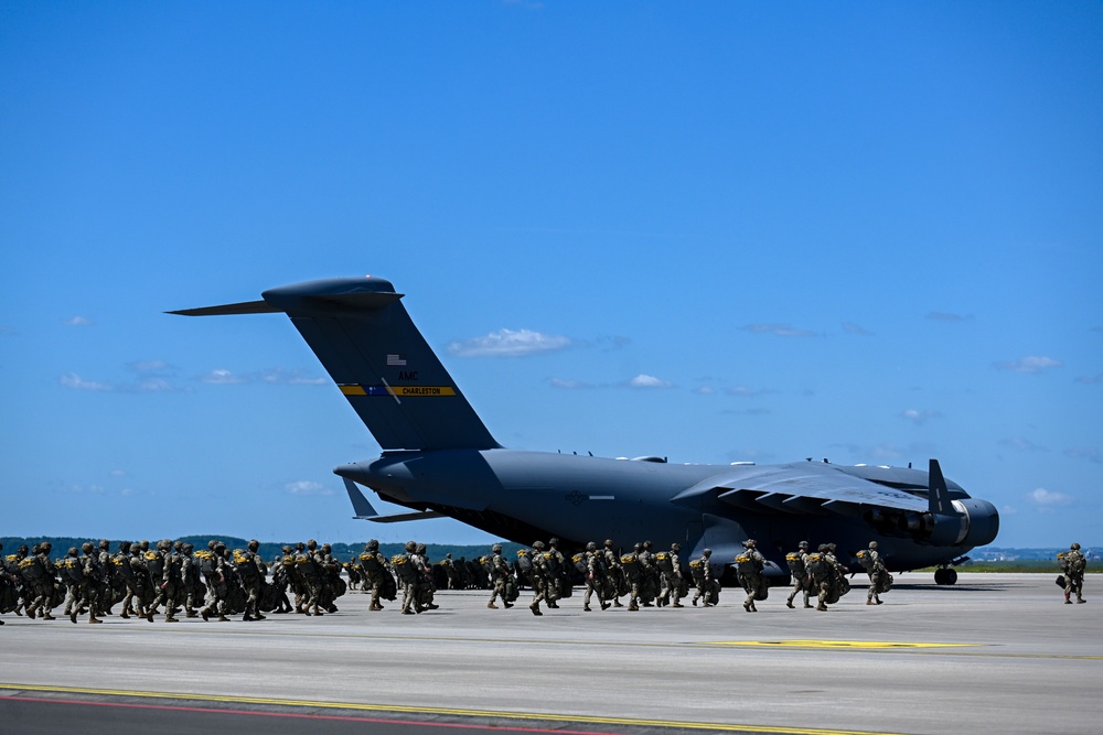 726th Air Mobility Squadron partners with 173rd Airborne Brigade to Execute Swift Response 25