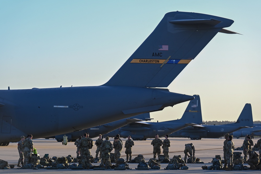726th Air Mobility Squadron partners with 173rd Airborne Brigade to Execute Swift Response 25