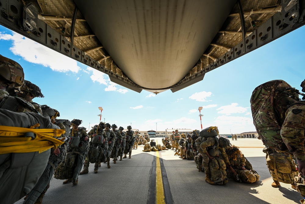 726th Air Mobility Squadron partners with 173rd Airborne Brigade to Execute Swift Response 25