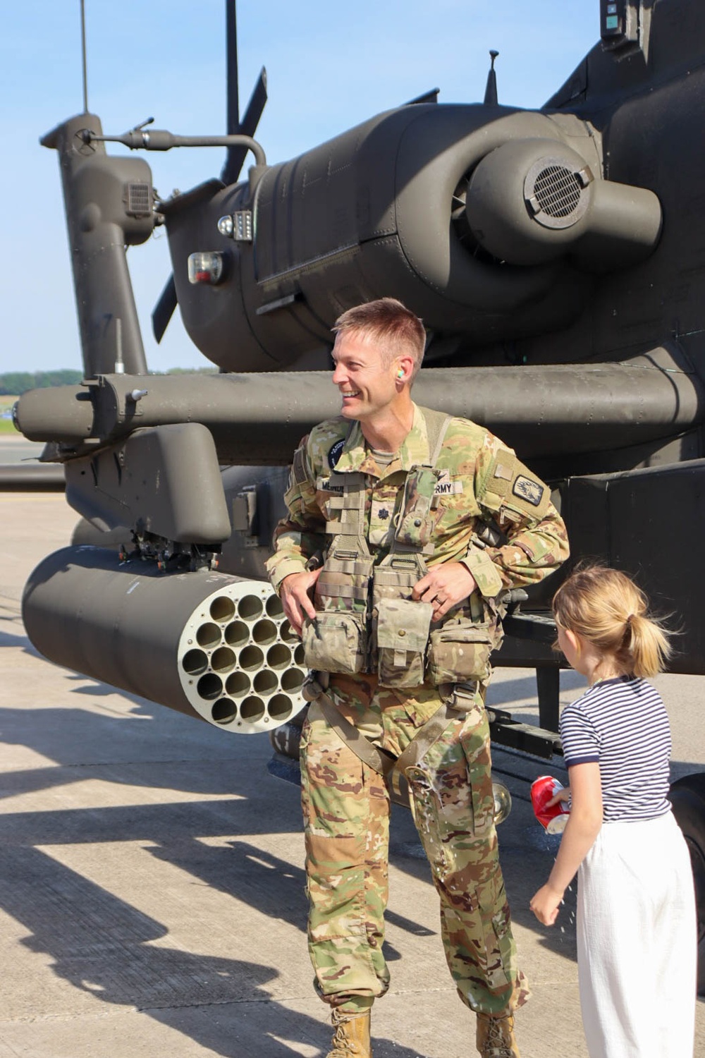 Lt. Col. Jeffrey Meinders completes final flight as 1-3 Attack Battalion commander