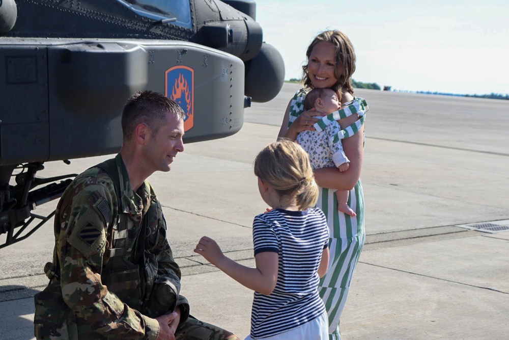 Lt. Col. Jeffrey Meinders completes final flight as 1-3 Attack Battalion commander