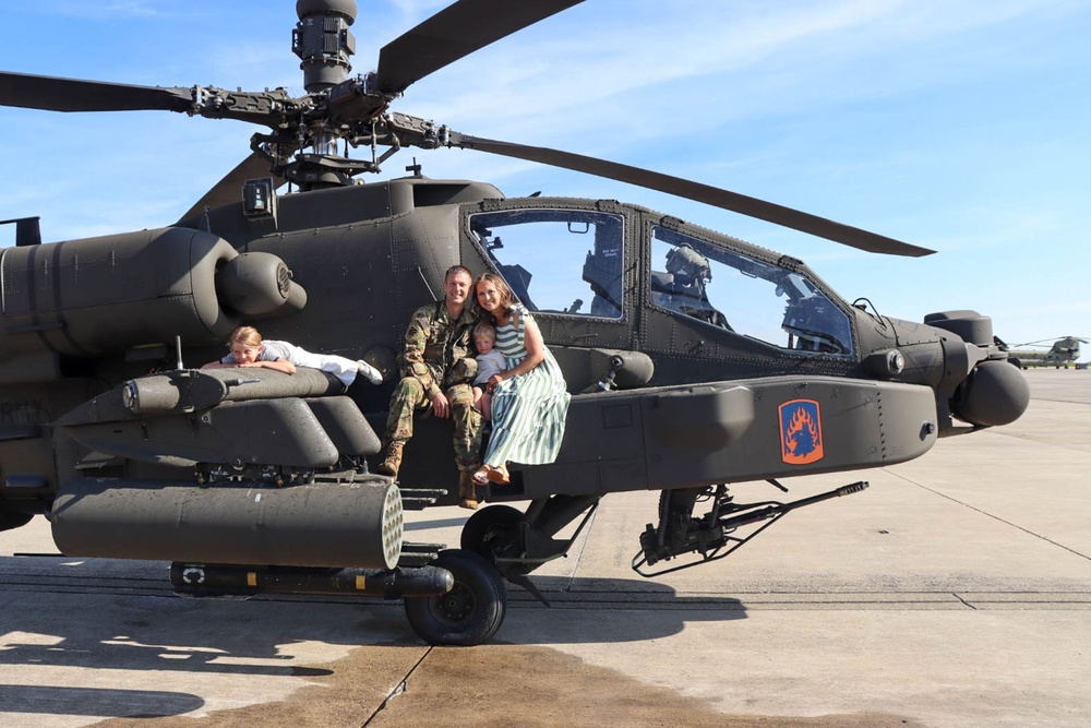 Lt. Col. Jeffrey Meinders completes final flight as 1-3 Attack Battalion commander