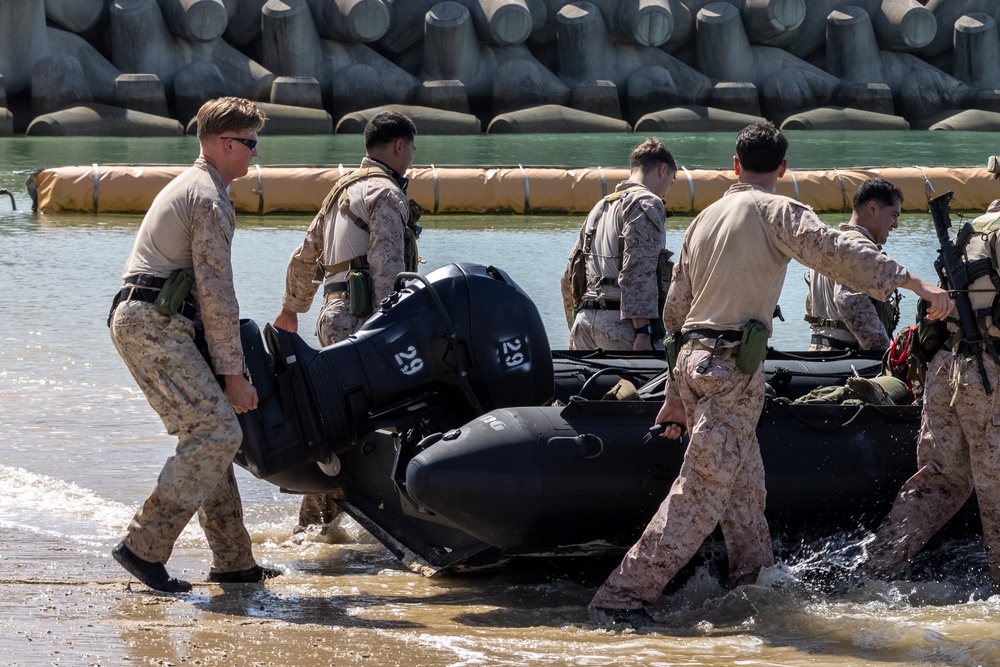 Special Patrol Insertion and Extraction Training with 3d Reconnaissance Battalion