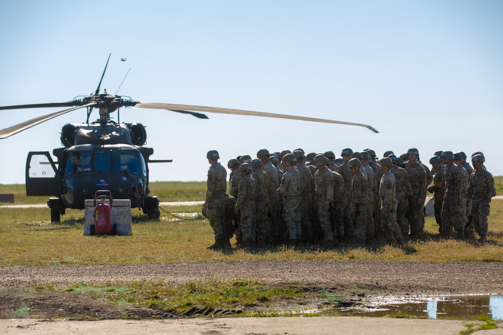 101st Airborne Division (Air Assault) Conducts Air Assault School In Romania