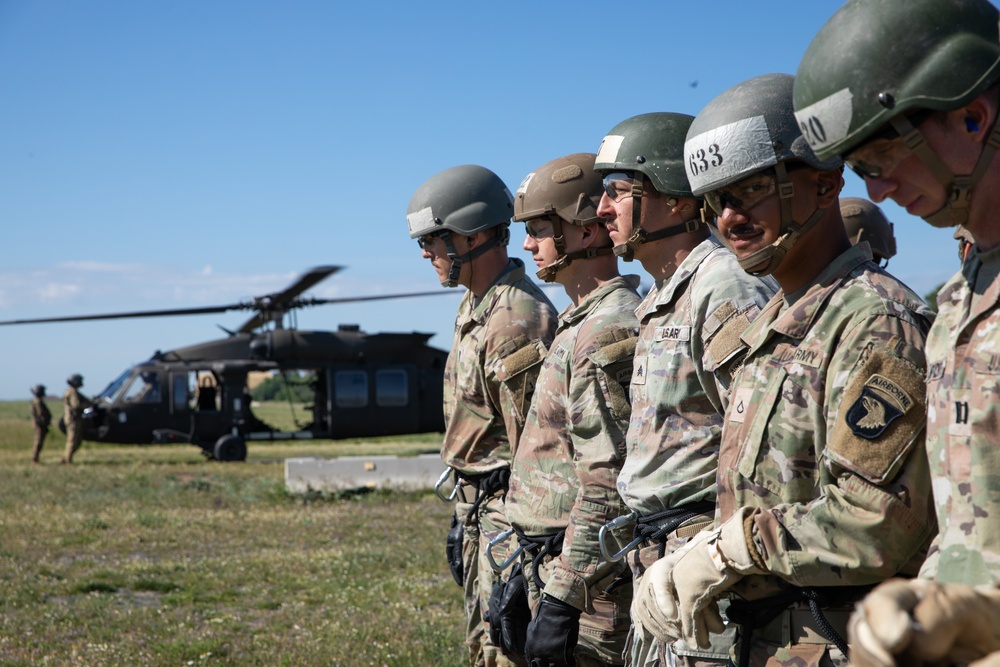 101st Airborne Division (Air Assault) Conducts Air Assault School In Romania
