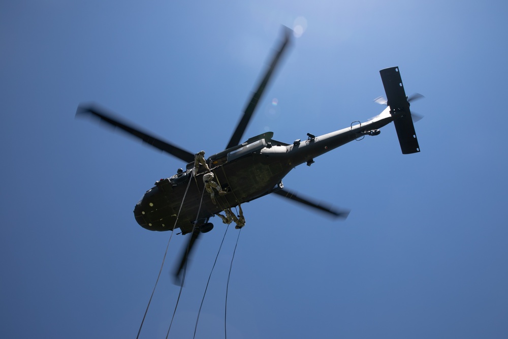 101st Airborne Division (Air Assault) Conducts Air Assault School In Romania