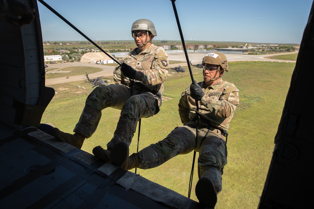 101st Airborne Division (Air Assault) Conducts Air Assault School In Romania