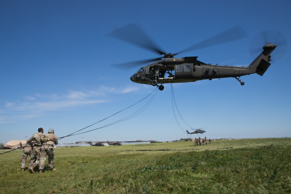 101st Airborne Division (Air Assault) Conducts Air Assault School In Romania