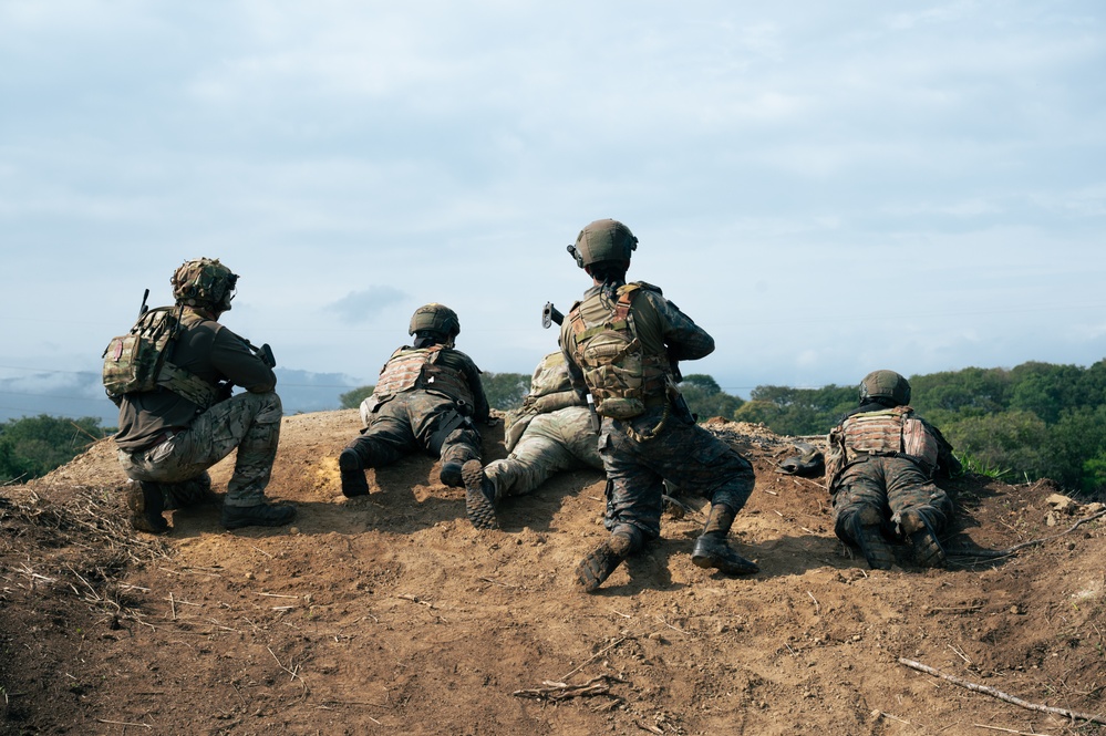 Squad attack with Guatemalan partner forces on objective