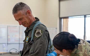 19th AF commander flies with 586th FLTS
