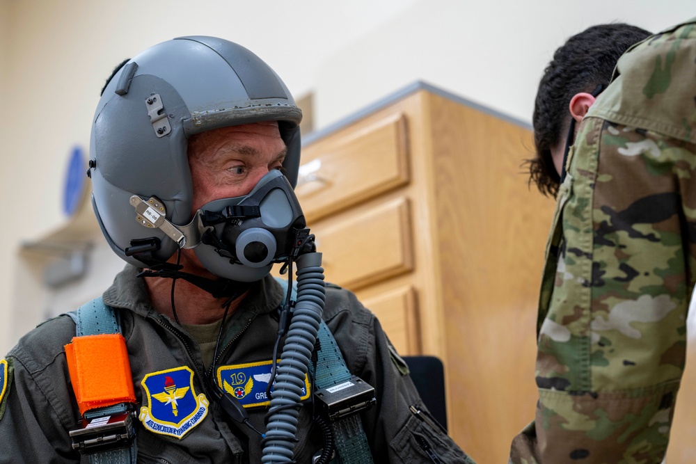 19th AF commander flies with 586th FLTS