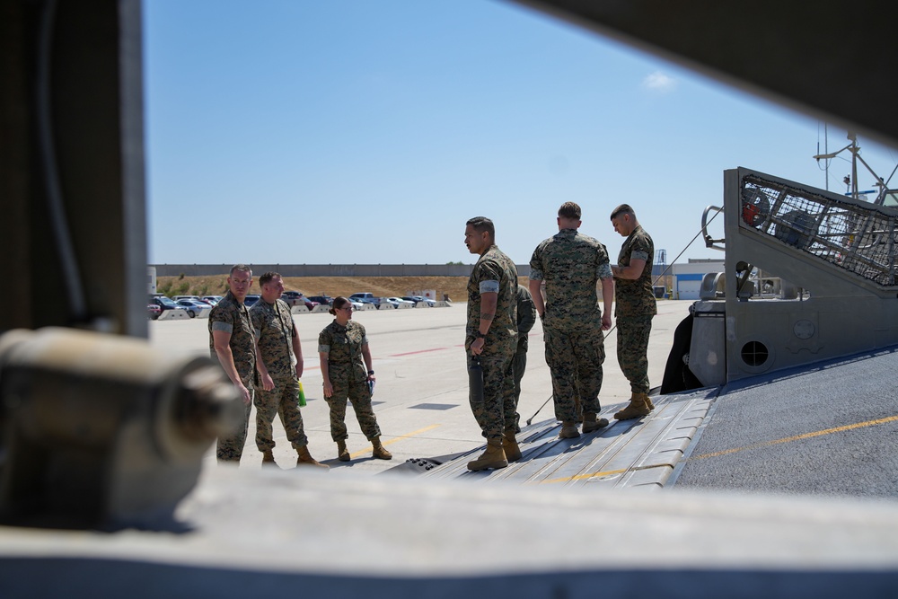 11th MEU Marines conduct LCAC familiarization training