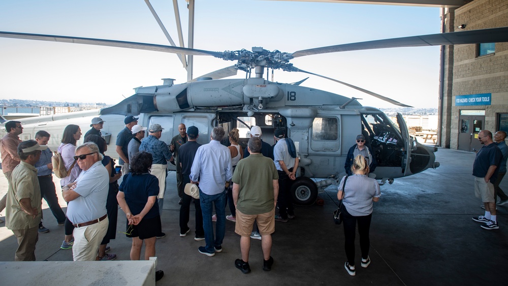 Navy League Orange County Visits COMNAVAIRPAC and HSC-3